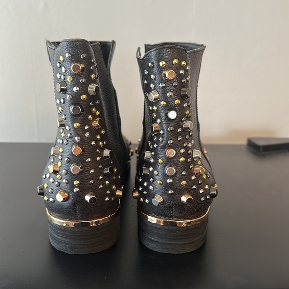 Modern Vice brand booty used couple of times size 6 one side in a litte tear - Picture 3 of 17